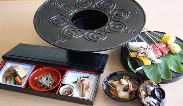 *当館名物&ldquo;鉄鍋フォンデュ&rdquo;  当館でしか味わえない特製鉄鍋のオイルフォンデュ