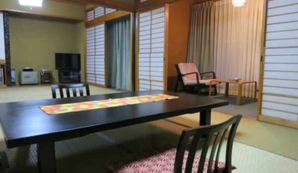 特別客室「御幸」　和室１６帖＋広縁