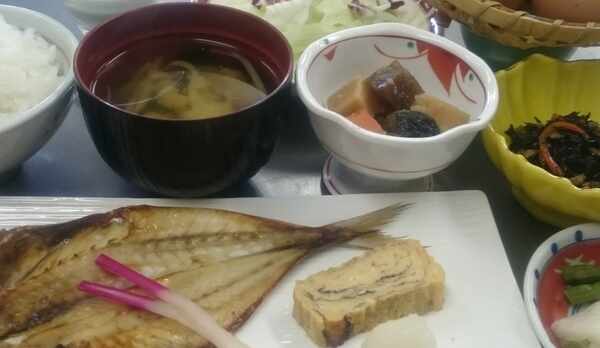産みたて！源さんちの生卵で卵かけご飯をどうぞ　朝食ご一例