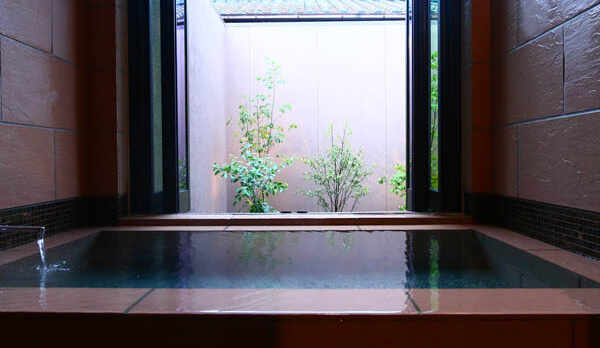 和洋室【たちばな】お庭が眺められる内風呂