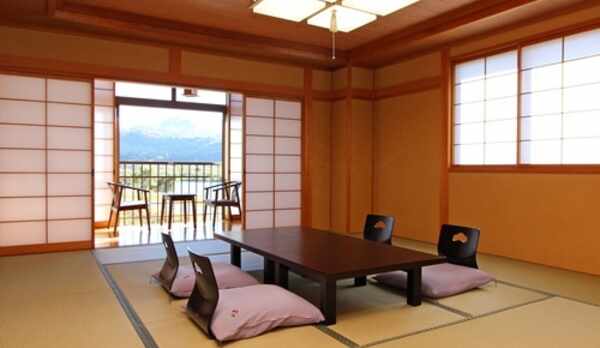 西館３階客室「すずらん」