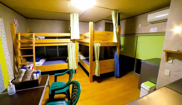 ・【別館客室一例】エアコン完備。さらに夏は氷枕、冬は湯たんぽの貸し出しあり