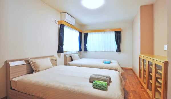 【寝室】ゆったり日々の疲れを癒すのに最適な寝台です