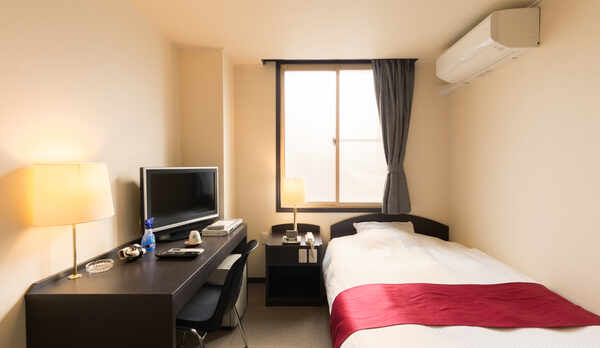 洋室シングルルーム（セミダブルベッド）