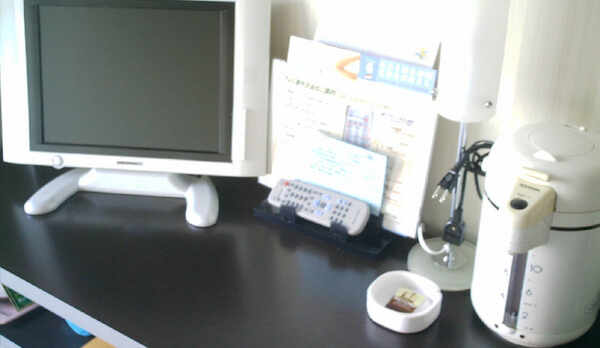 シングルルーム　デスク周り
