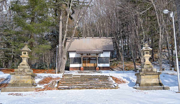 温根湯神社_拝殿ホテルより２.３分