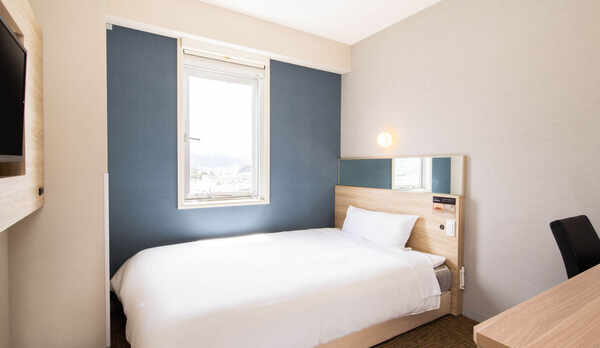 150㎝幅のダブルベッドが標準のシングルルーム★