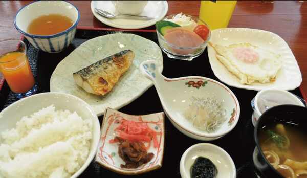 ◆朝食は和定食♪＜ご飯・納豆・漬物 &rArr; パン・サラダ＞に変更も可能☆