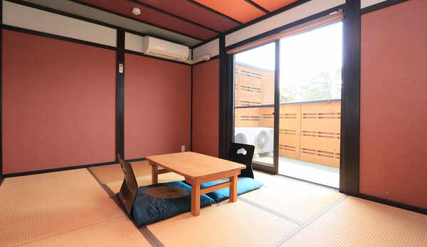 別棟離れ6畳◆小さなお子様連れのご家族にも、気兼ねなくお過ごし頂けます。冷蔵を完備しました。