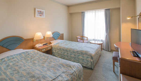 ツインルーム19㎡　ベッド同士はくっつきませんが、ベッドガードやベビーベッドを入れることが可能です。