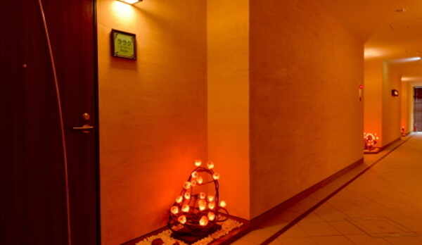 扉の向こうには快適空間！50㎡スイート仕様のお部屋でごゆっくりお寛ぎください