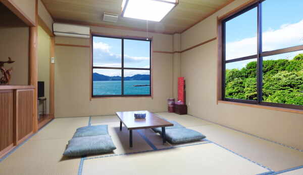 和室10畳（バス・トイレ付き）206号室