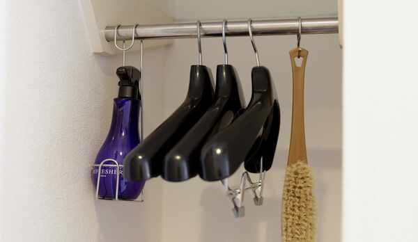 ハンガーと消臭スプレー