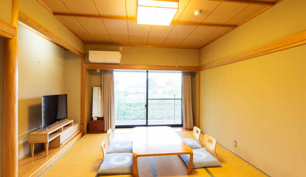 和室１０畳（１〜５名様）※トイレ付き