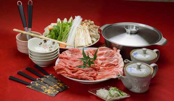 *【夕食一例】信州牛＋信州豚＋地場の野菜のしゃぶしゃぶセットです。