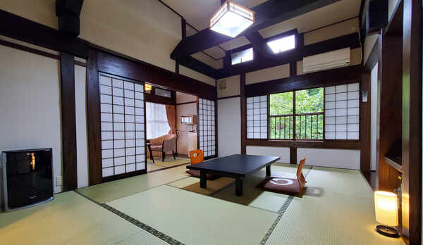 和室16畳-凛とした雰囲気を楽しむ