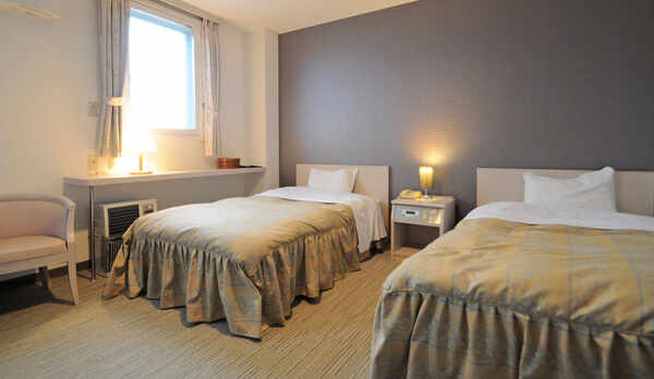 【洋室ツイン】ご夫婦やカップルでのご利用に。ゆったりとした広さで快適にお過ごしいただけます。