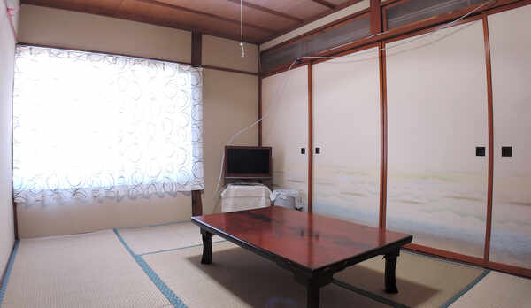 *客室/和室6畳。足を伸ばしてごゆっくりとお寛ぎください。