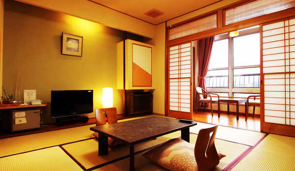 特別室（夕映）最上階のお部屋から、摺上川、飯坂温泉街の眺望をお楽しみください