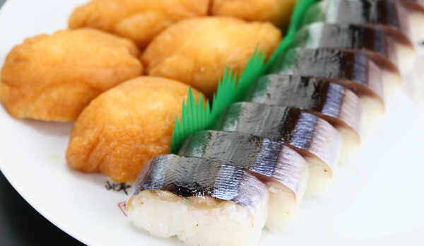 さんま鮨◆伊勢神宮にも奉納する三重の方言でさいら鮨とも呼ばれています