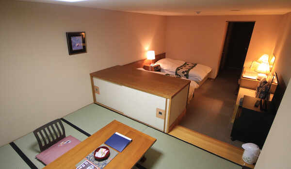 一般和洋室32㎡（６畳の和室部分とツインベッド）