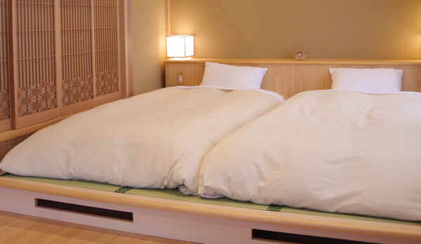 *客室一例／和洋室タイプのお部屋でベッドが2台ございます