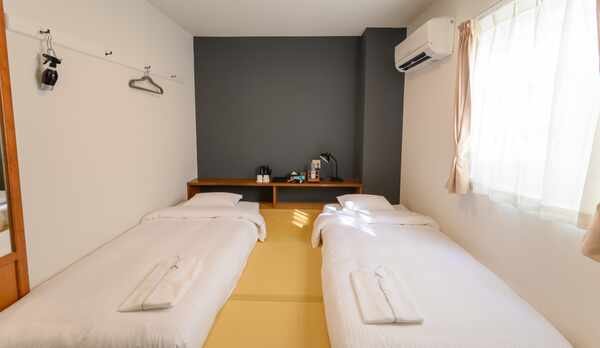 和室ツイン／畳にローベッドで小さなお子様との旅行にも最適のお部屋です。（客室一例）
