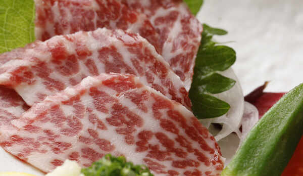 熊本名産の馬刺し