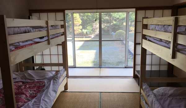 広大な庭園を望む客室