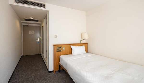 エコノミーシングルルーム お部屋の広さ15㎡・シングルベッド（110cm幅）(15㎡=約9.08畳)