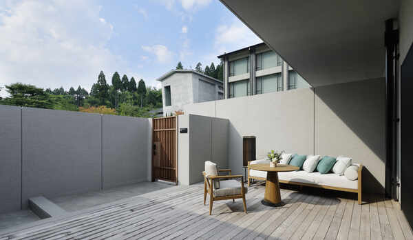 【プールサイドデラックス】テラス