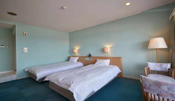 【3階〜4階和洋室◇客室一例】外から差し込む光と明るい客室が気分を盛り上げます