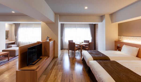 【平成モダン　ツインルーム】リビングとベッドルームそれぞれに、朝の爽やかな光が差し込みます。