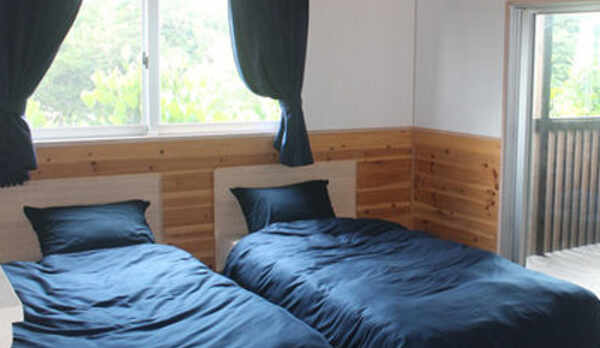 *2階寝室/シンプルなダブルベッドルーム