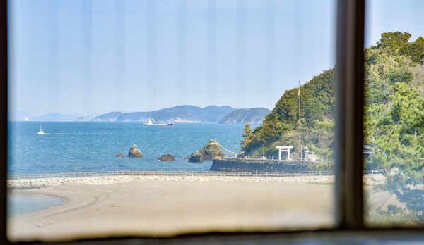 *【男湯】夫婦岩が見られる展望風呂