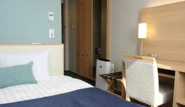 デラックスシングル (クラスアップした客室）　広さ：１２㎡　セミダブルベッド