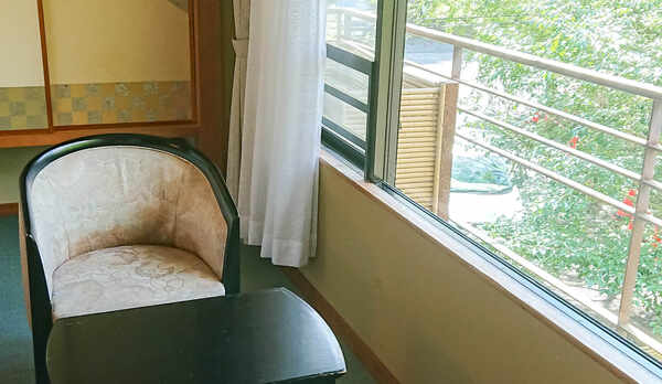 ・どのお部屋からも四季の彩を感じられる景色をお楽しみいただけます