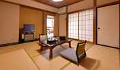 *和室8〜10畳（客室一例）/畳の香りがほのかに薫るお部屋で団欒のひと時をお過ごし下さい。