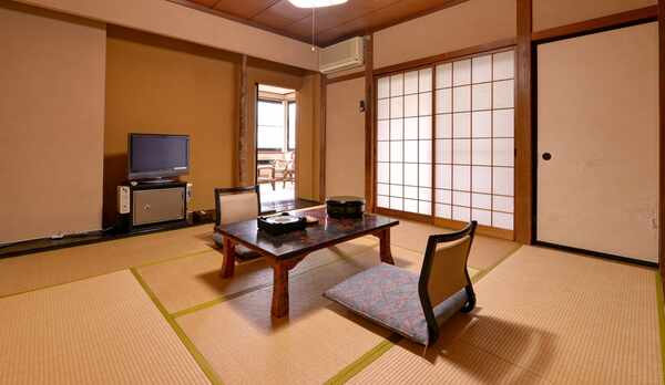 *和室8〜10畳（客室一例）/畳の香りがほのかに薫るお部屋で団欒のひと時をお過ごし下さい。