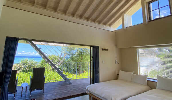 ・【ブルールーム】天井も高く開放的な間取りです