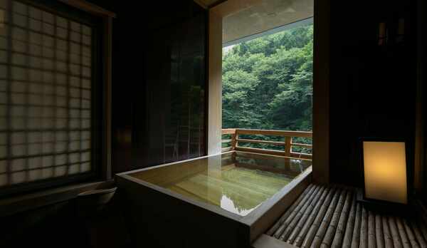 ・パノラマ感が人気の源泉かけ流し露天風呂付き和室