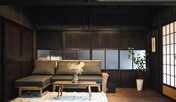*リビング/歴史を感じさせる壁や襖と調和した家具やインテリアを配置し、和モダンで落ち着いた雰囲気に