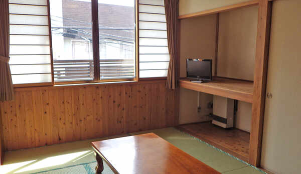 *【客室】明るく、木のぬくもりが感じられる和室でごゆっくりお寛ぎください。