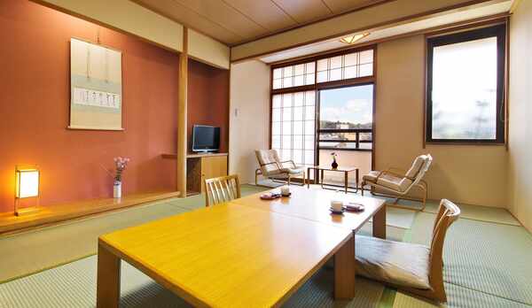 【川側12畳-禁煙和室】赤い中橋・宮川を望む和室