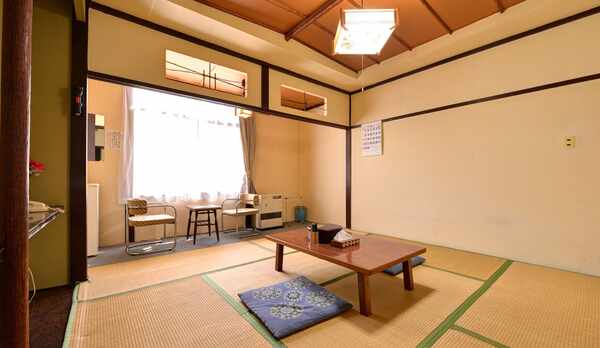 *和室10畳（客室一例）/畳の香りがほのかに薫るお部屋で団欒のひと時をお過ごし下さい。