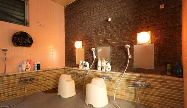 お風呂は空いている時に貸切でご利用ください。