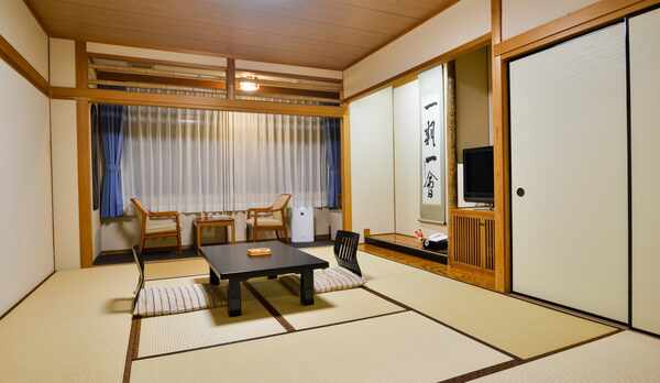 本館和室(バス・トイレ付)