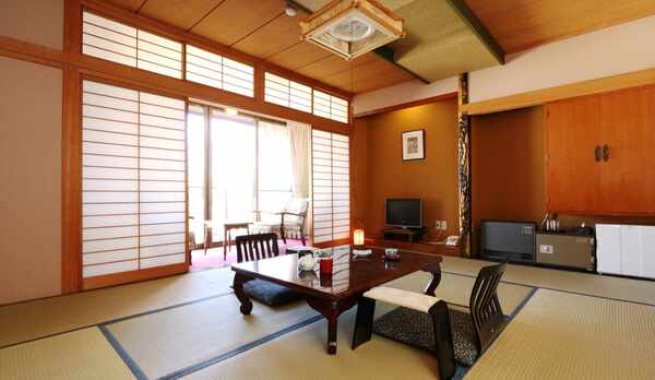 和室10畳のお部屋になります