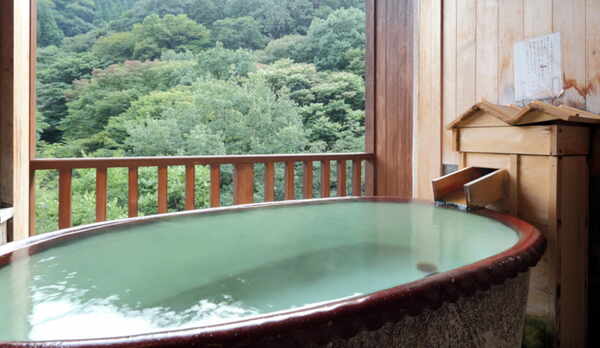 【露天風呂付き客室】源泉掛け流しの贅沢をお部屋でも。