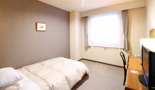 *シングル/シングルでも18平米の広さがあるので、大きな荷物を持っていても安心！